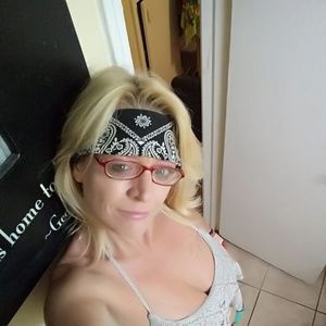 Meet your Posher, Sharon